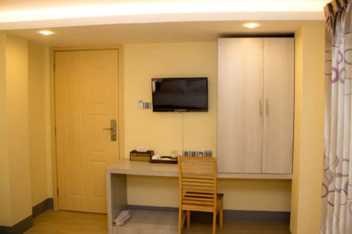 Room 14 of 25