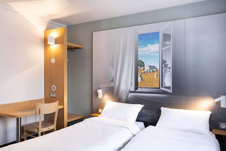 Room 17 of 38