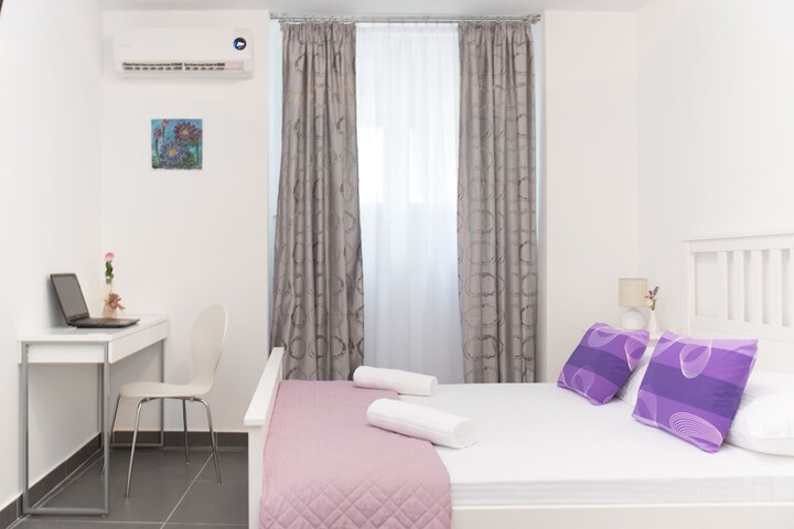 Room 15 of 18