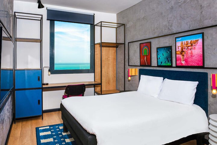 Room 15 of 65