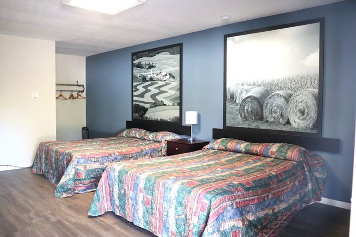 1 Queen Bed (8 of 18)