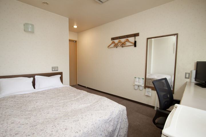 Room 6 of 42