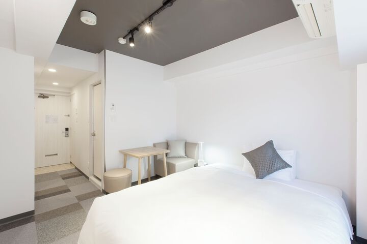 Room 11 of 42