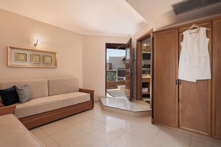 Room 29 of 166