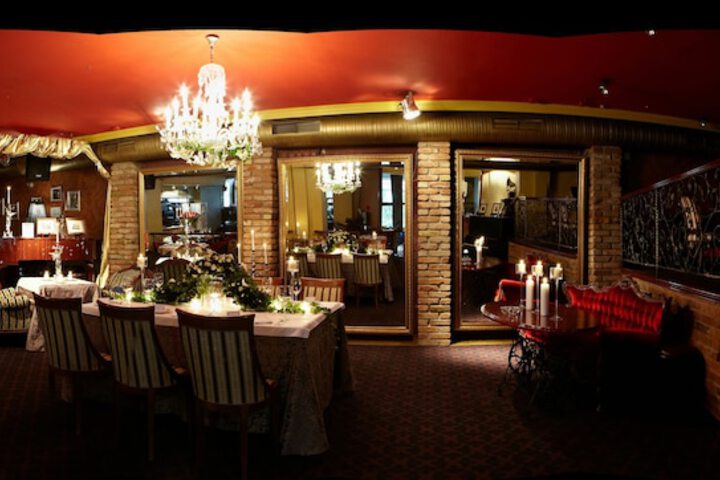 Dining 29 of 42