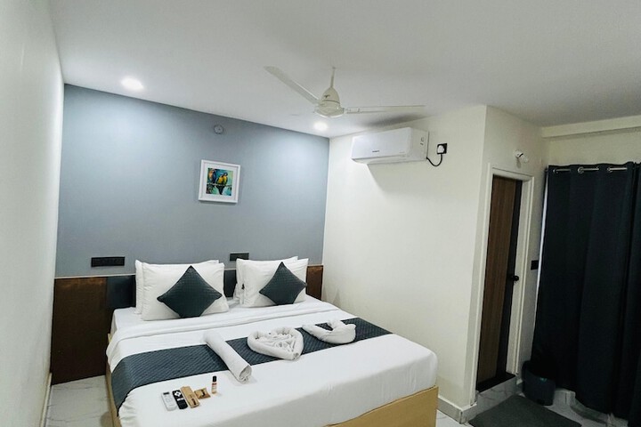 Room 9 of 13
