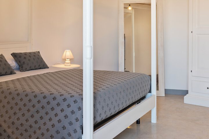 Room 2 of 44