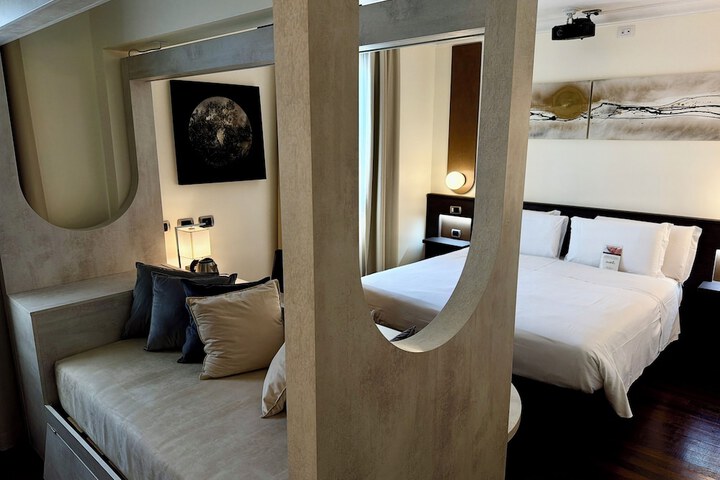 Room 54 of 185