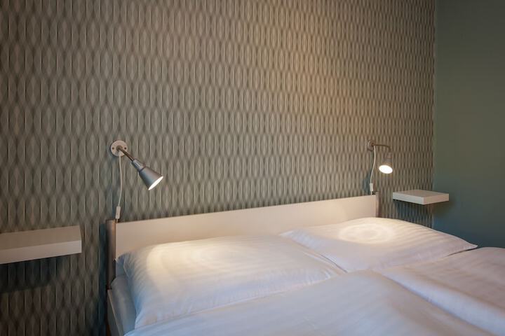 Room 9 of 140