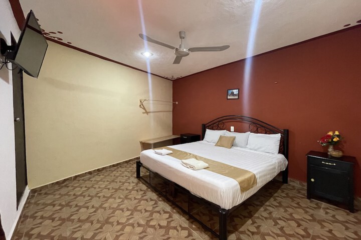 Room 15 of 28