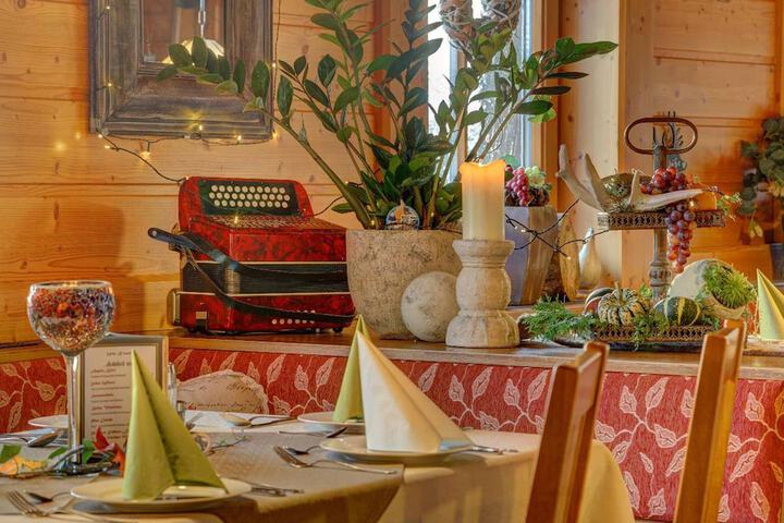 Dining 12 of 42