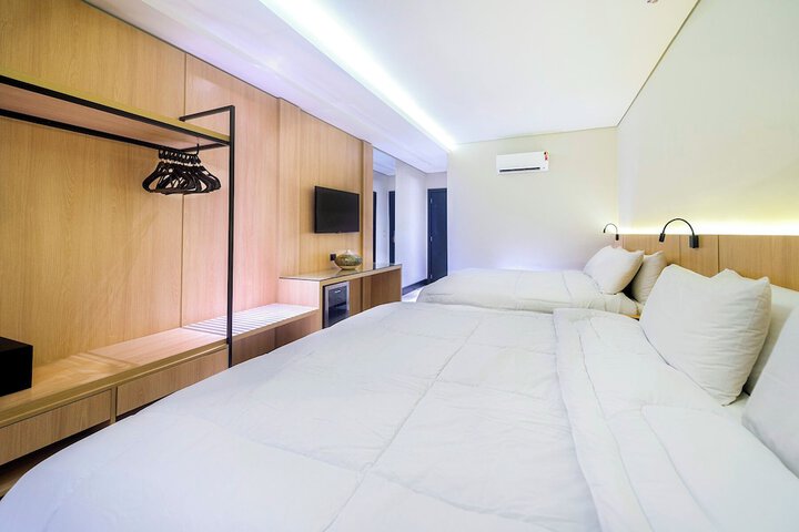 Room 21 of 103