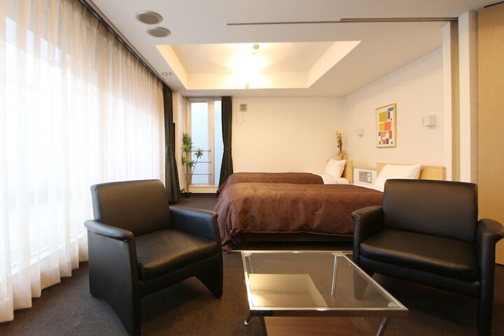 Room 12 of 32