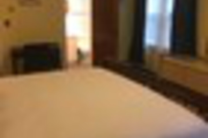 Room 125 of 246