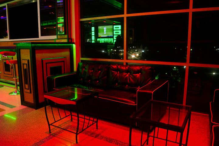 Lounge 45 of 75