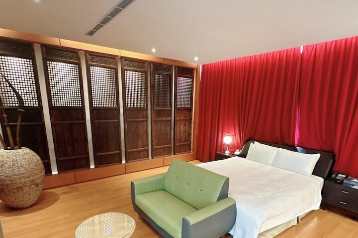 Room 30 of 82