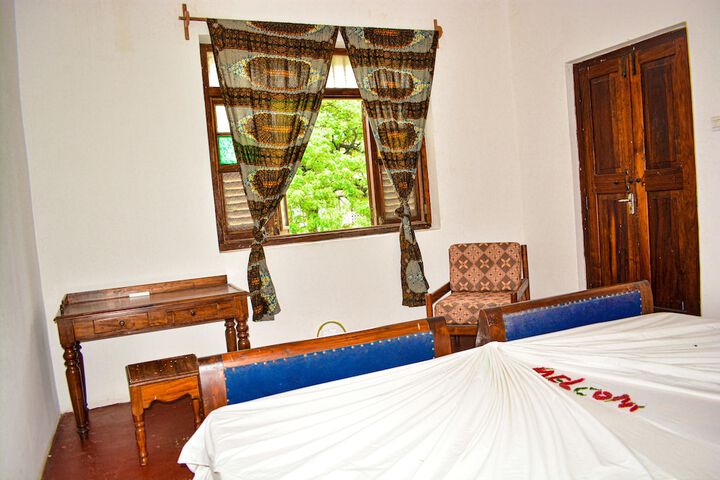 Room 2 of 6