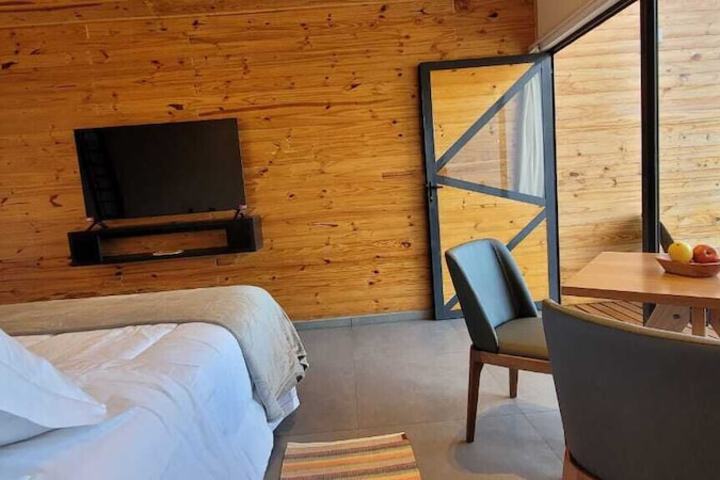 Room 4 of 12