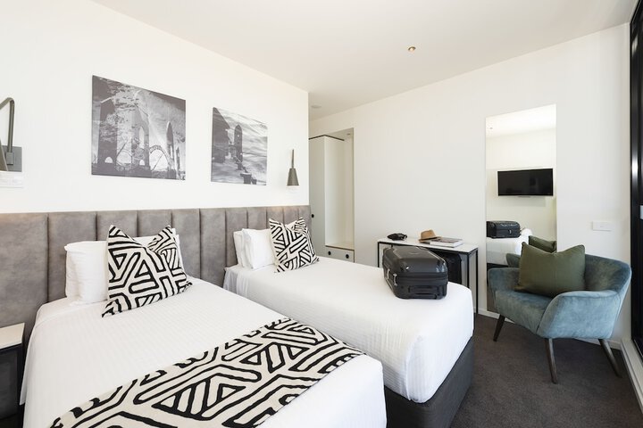Room 8 of 108