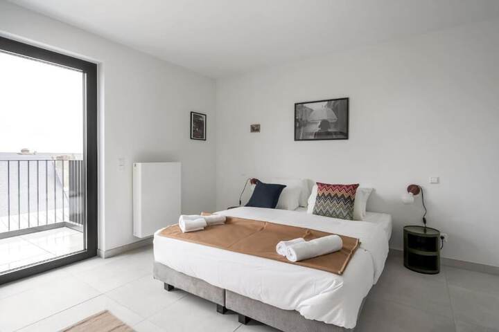 Room 4 of 33