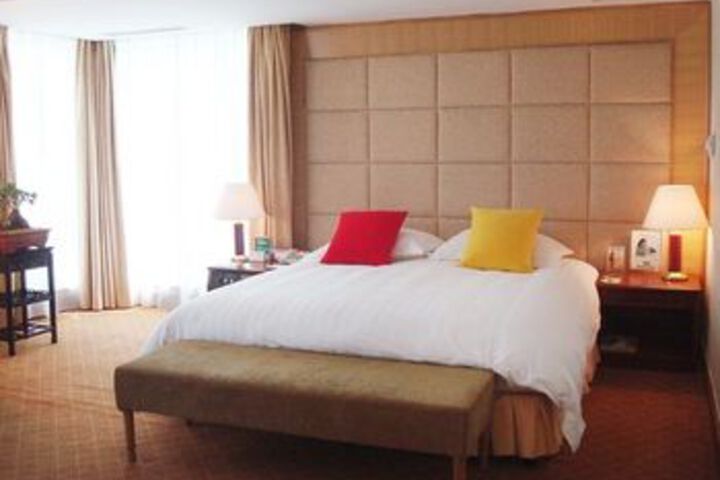 Room 35 of 83