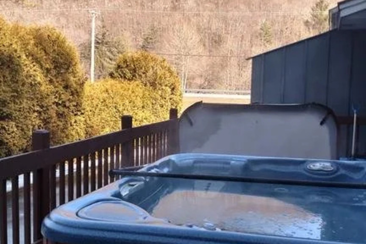 Pool 5 of 8