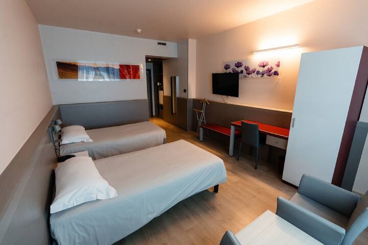 Room 13 of 70