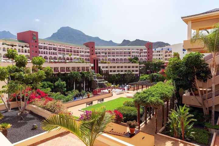 Hotel Exterior 75 of 80