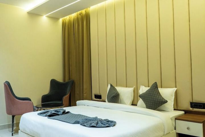 Room 10 of 28