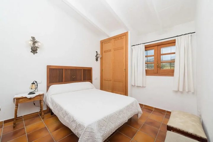 Room 2 of 2