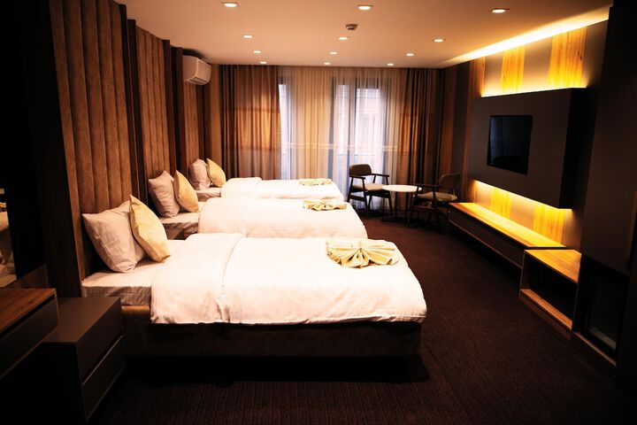 Room 9 of 27
