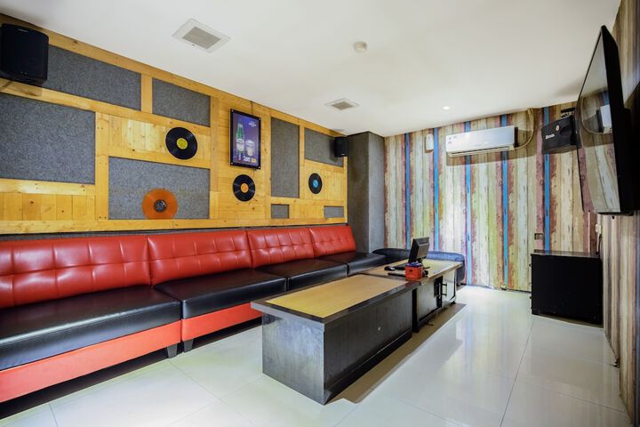 Room 42 of 60