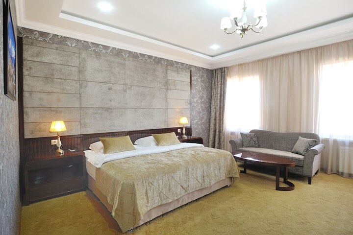 Room 17 of 37