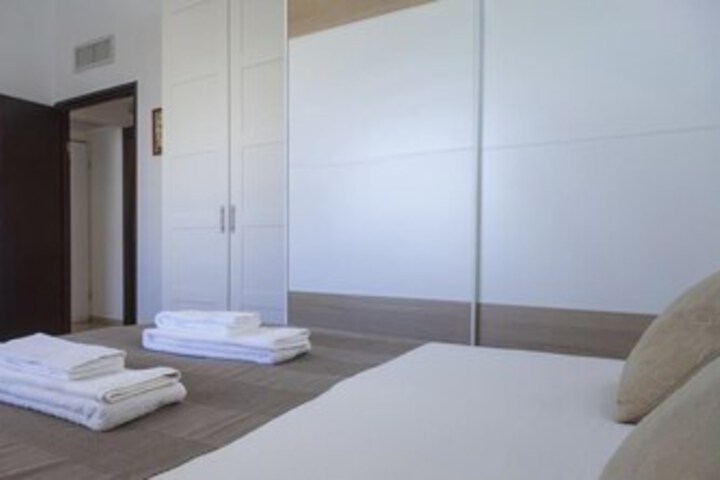 Room 18 of 28