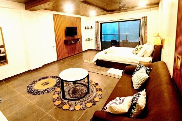Room 4 of 15