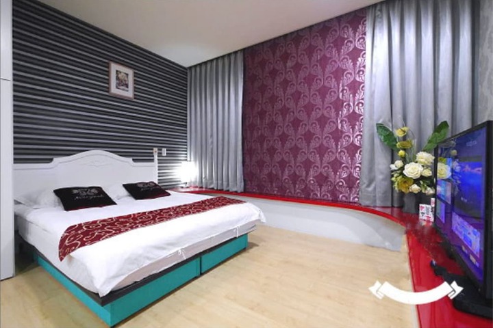 Room 47 of 98