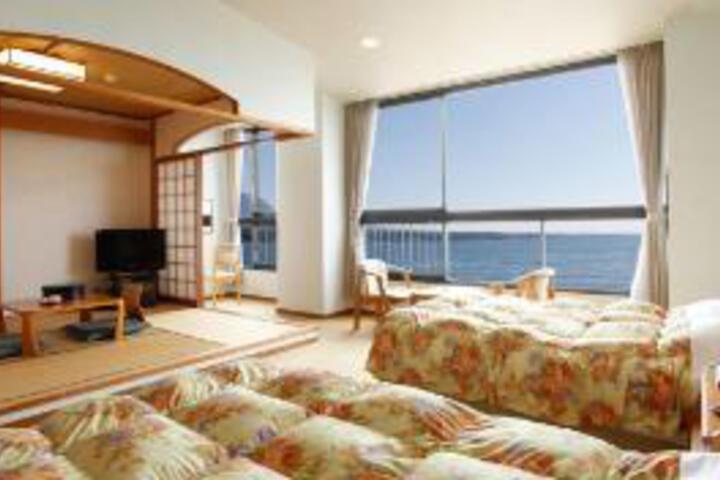 Room 10 of 12