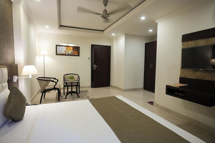 Room 18 of 25