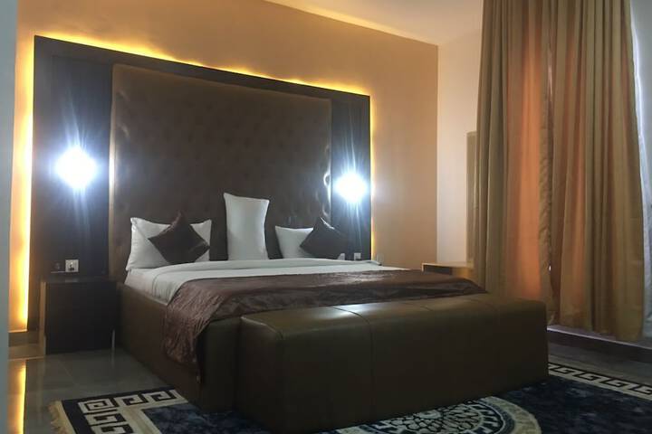 Room 12 of 33