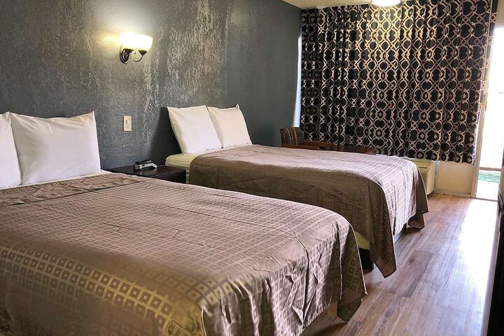 Classic 2 Double Beds (5 of 5)