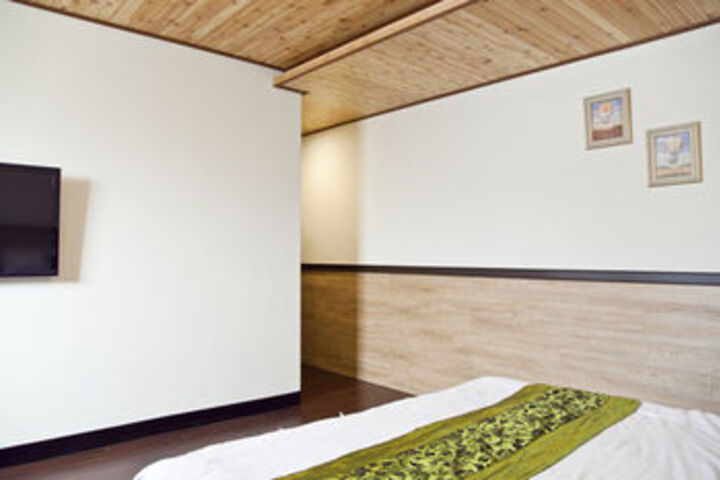 Room 7 of 19