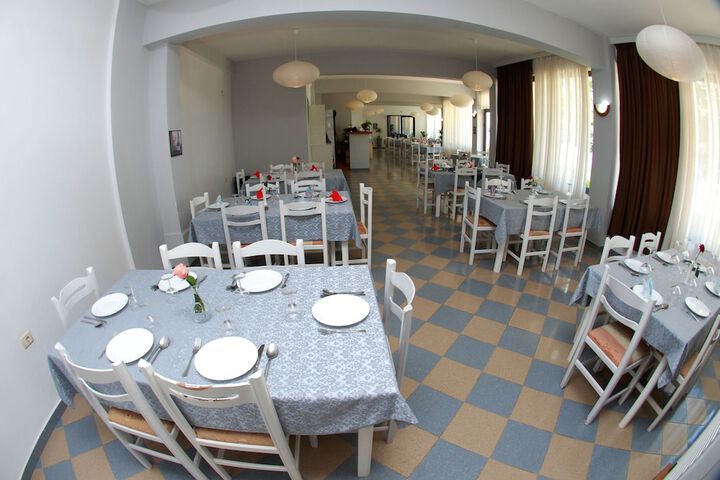 Dining 50 of 86