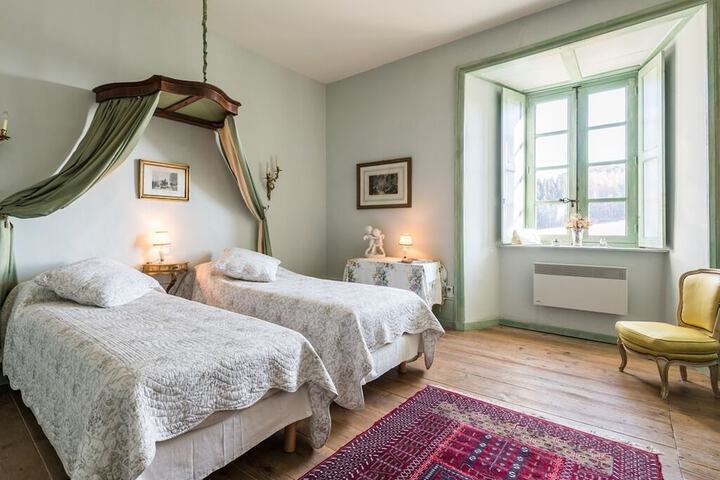 Room 4 of 54