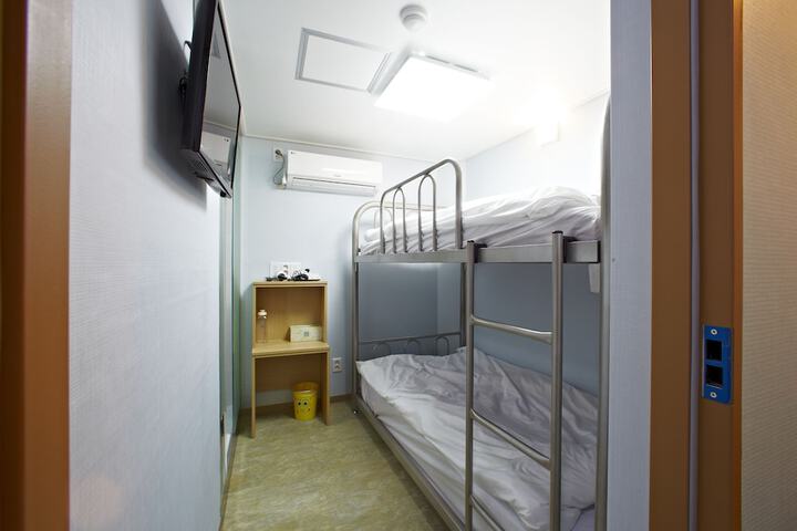 Room 18 of 43