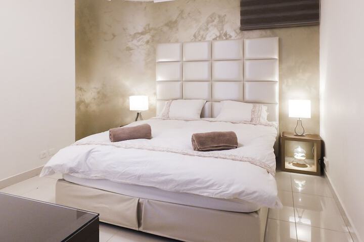 Room 3 of 21