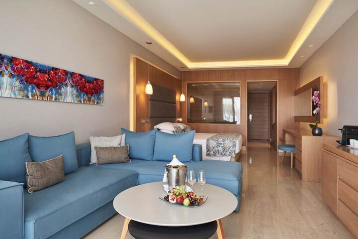 Room 44 of 180