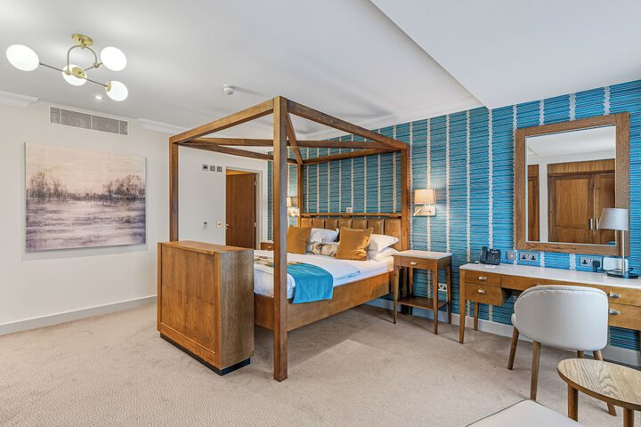 Room 30 of 65