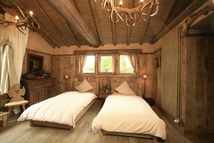 Room 3 of 21