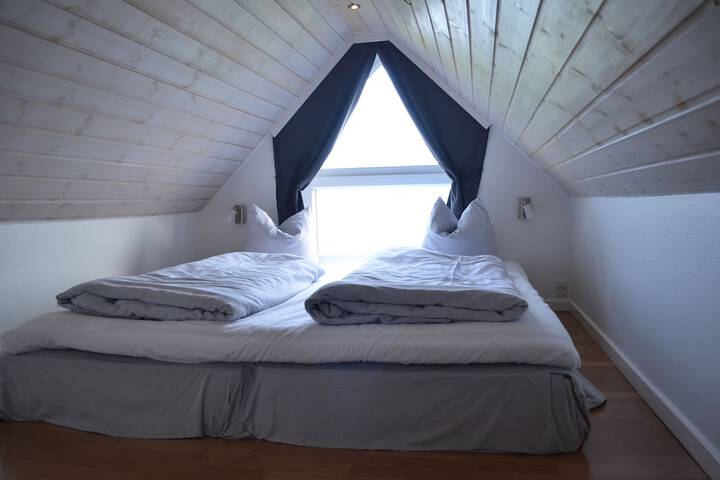 Room 28 of 135