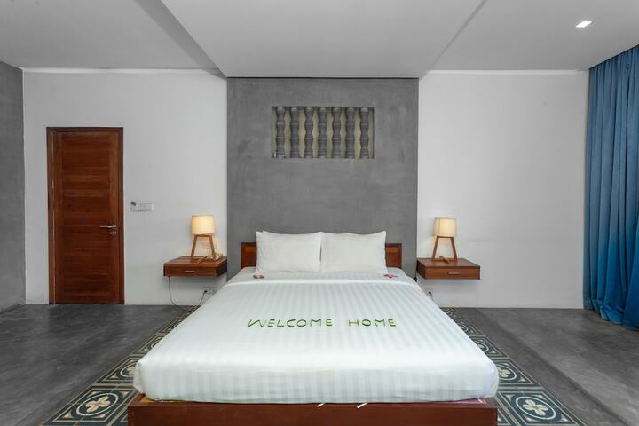 Room 18 of 105